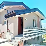 וילה Nife Tiny House - Secret Garden Montalbo