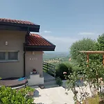 וילה Nife Tiny House - Secret Garden Montalbo