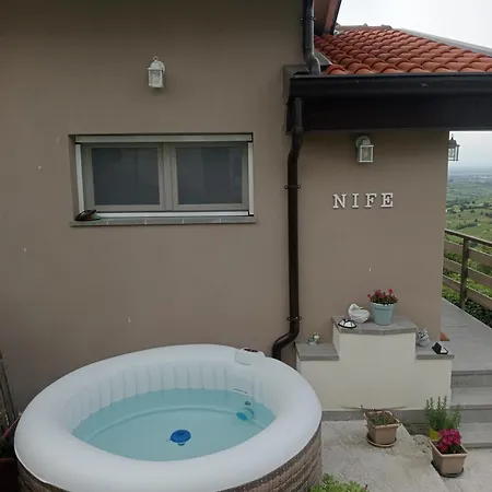 Nife Tiny House - Secret Garden Villa